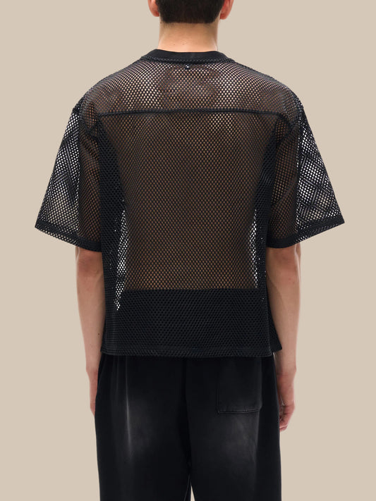 Model wearing the sustainable Future-Homme activewear boxy mesh tee in black backside on a white background. 